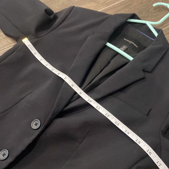 Banana Republic - classic 2 button Black Blazer - Picture 10 of 11